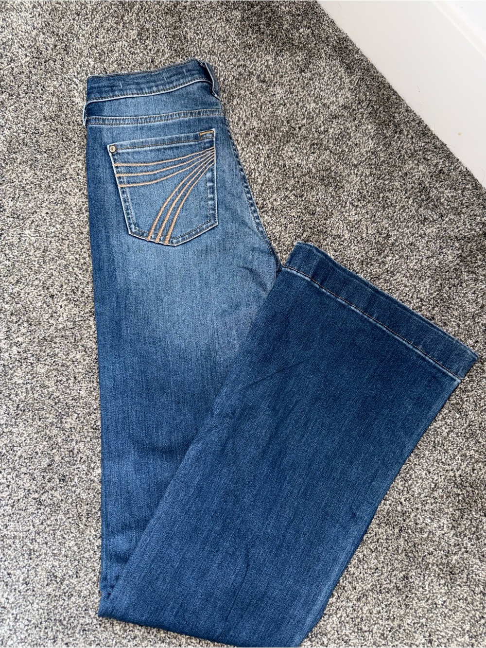 7 For All Mankind Women’s Flare Jeans in Classic Blue Denim - Picture 1 of 1